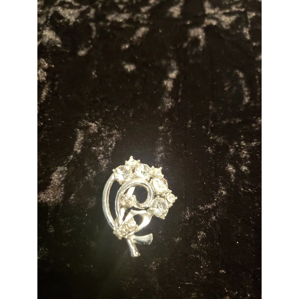 Silver Tone Crystal Rhinestone Brooch Pin Jewelry Costume Ornate Scroll Casual